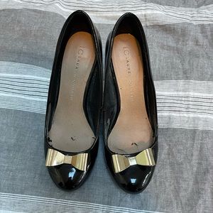 Black heel with bows